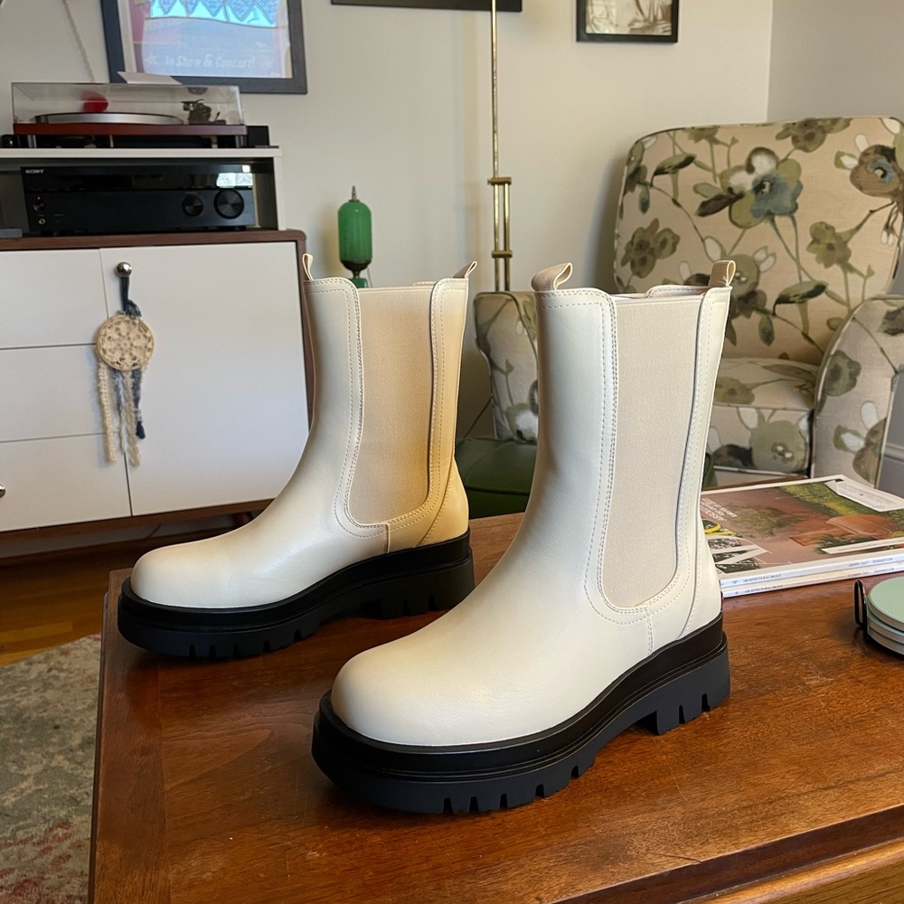 Size 8.5 Candide platform white boots justfab